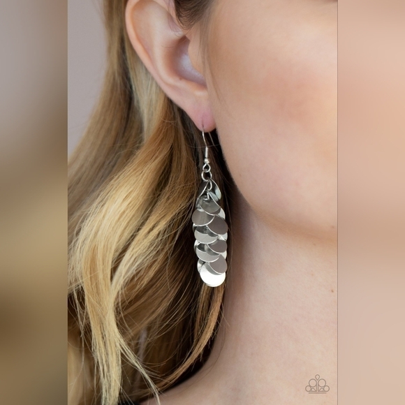 Hear Me Shimmer Earrings - Picture 1 of 2